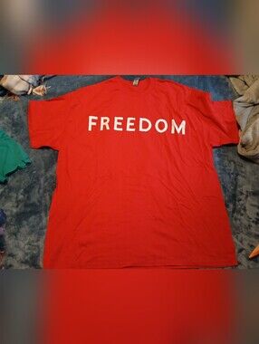 Gildan Red 'FREEDOM' Short Sleeve Tee